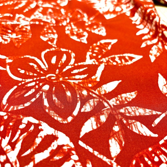 Red/White Floral Pattern Hawaiian Shirt - Picture 5 of 12